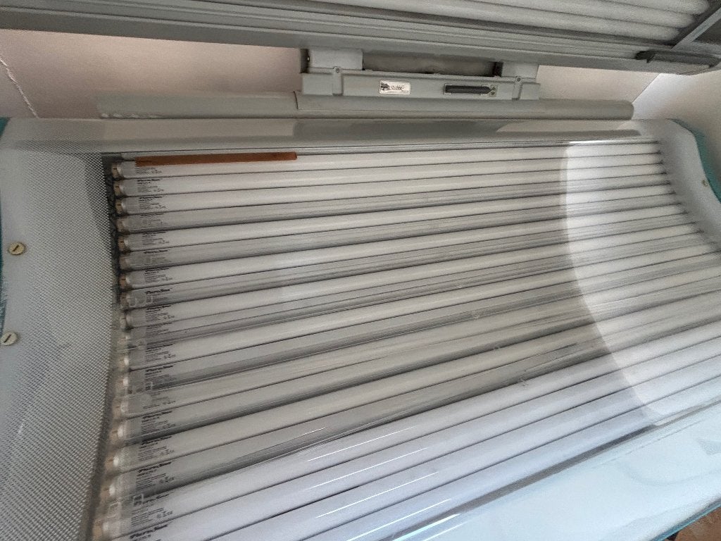 Gratis zonnebank uwe, Elektronische apparatuur, Zonnebanken en Gezichtsbruiners, Ophalen, Gebruikt, Zonnebank dubbelzijdig, 15 lampen of meer