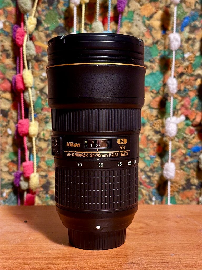Nikon AF-S 24-70 mm F/2,8 E ED VR + HB-74 (pare-soleil), TV, Hi-fi & Vidéo, Photo | Lentilles & Objectifs, Nikon, Comme neuf, Enlèvement