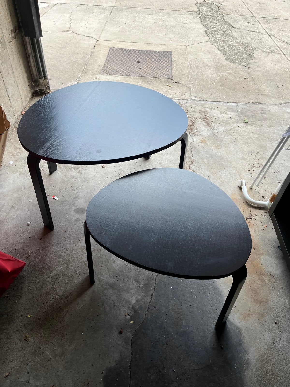 Tables basses Ikea modele Svalsta noir, Enlèvement, Comme neuf