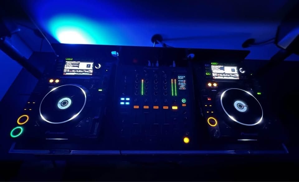 2x Pioneer CDJ 2000 + Pioneer DJM 800 + Pioneer Flight Case, Muziek en Instrumenten, Dj-sets en Draaitafels, Ophalen, Gebruikt
