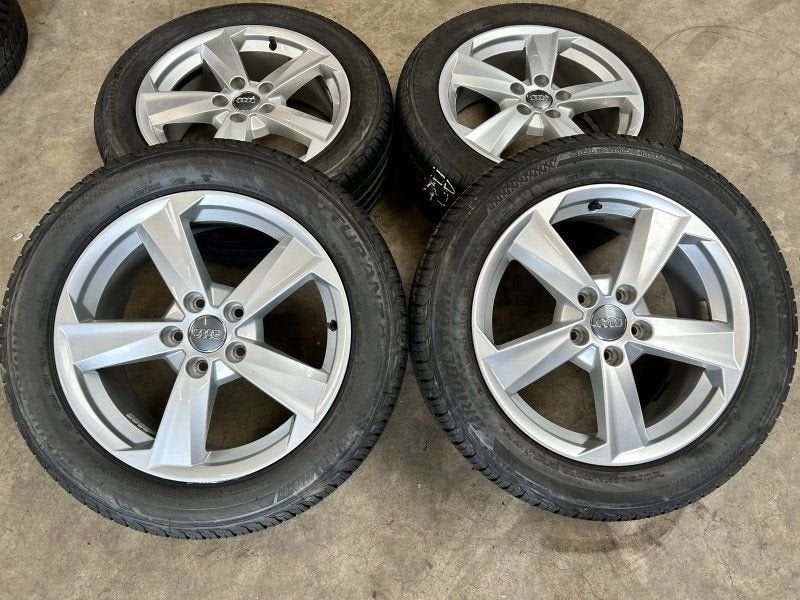 17 inch originele velgen + zomerbanden Audi Q2 81A601025B se, Autos : Pièces & Accessoires, Pneus et Jantes, 215 mm, Pneus été