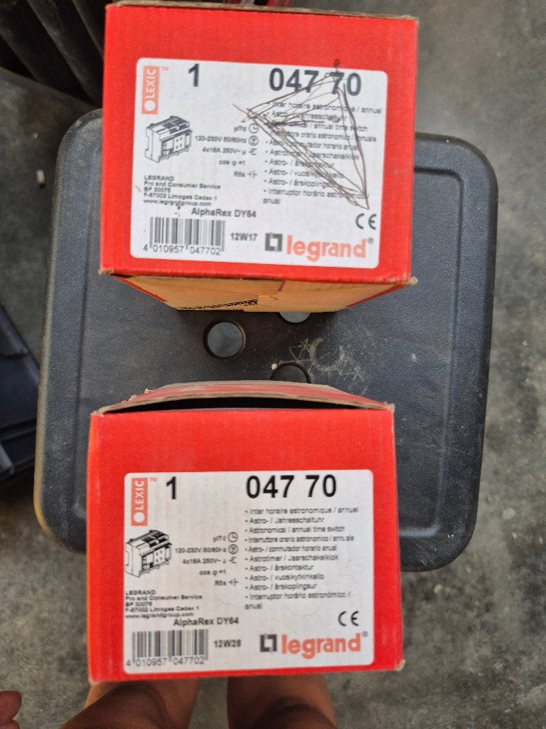 LEGRAND - Schakelklok AlphaRex jaarklok 230V, Doe-het-zelf en Bouw, Ophalen, Nieuw, Overige merken, Overige typen