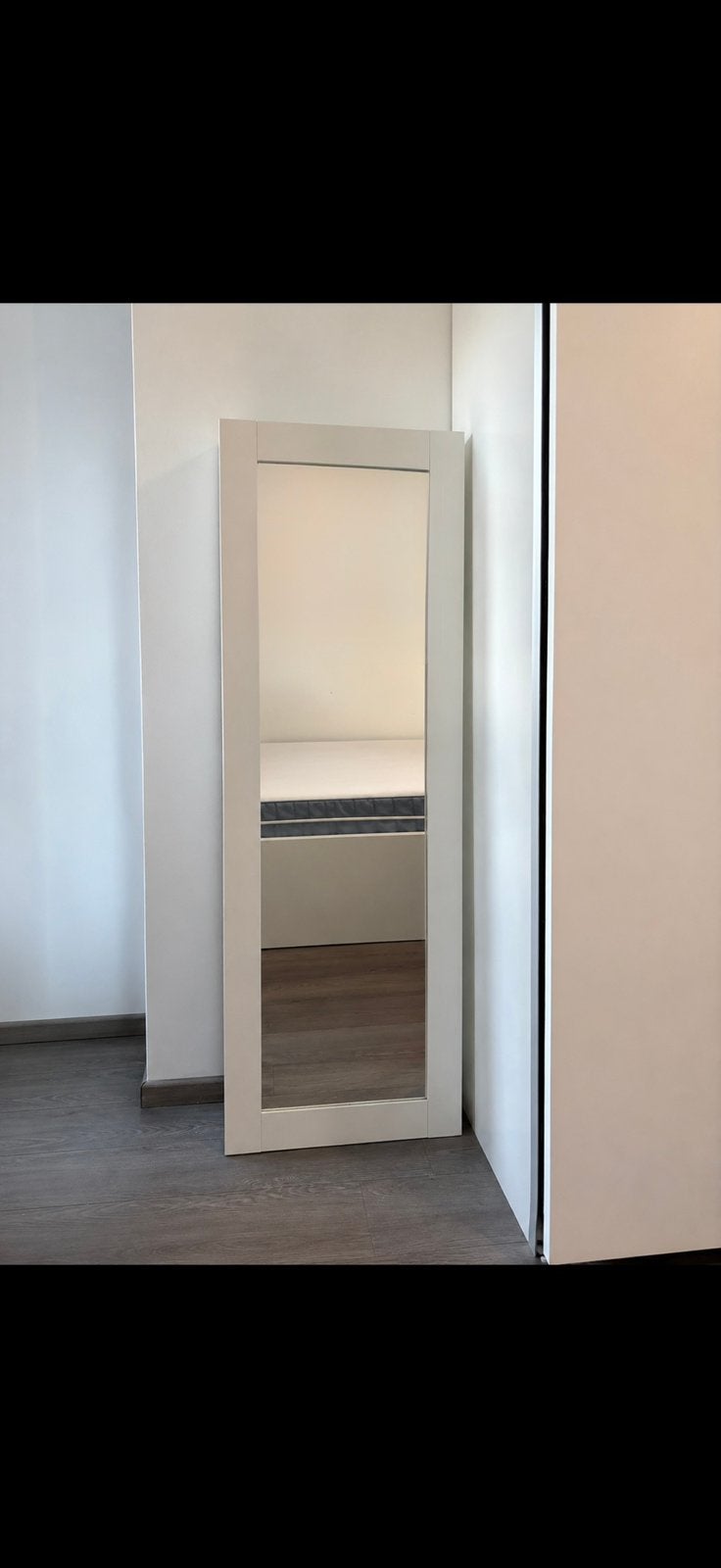 Miroir sur pied avec cadre blanc, Maison & Meubles, Enlèvement, Comme neuf