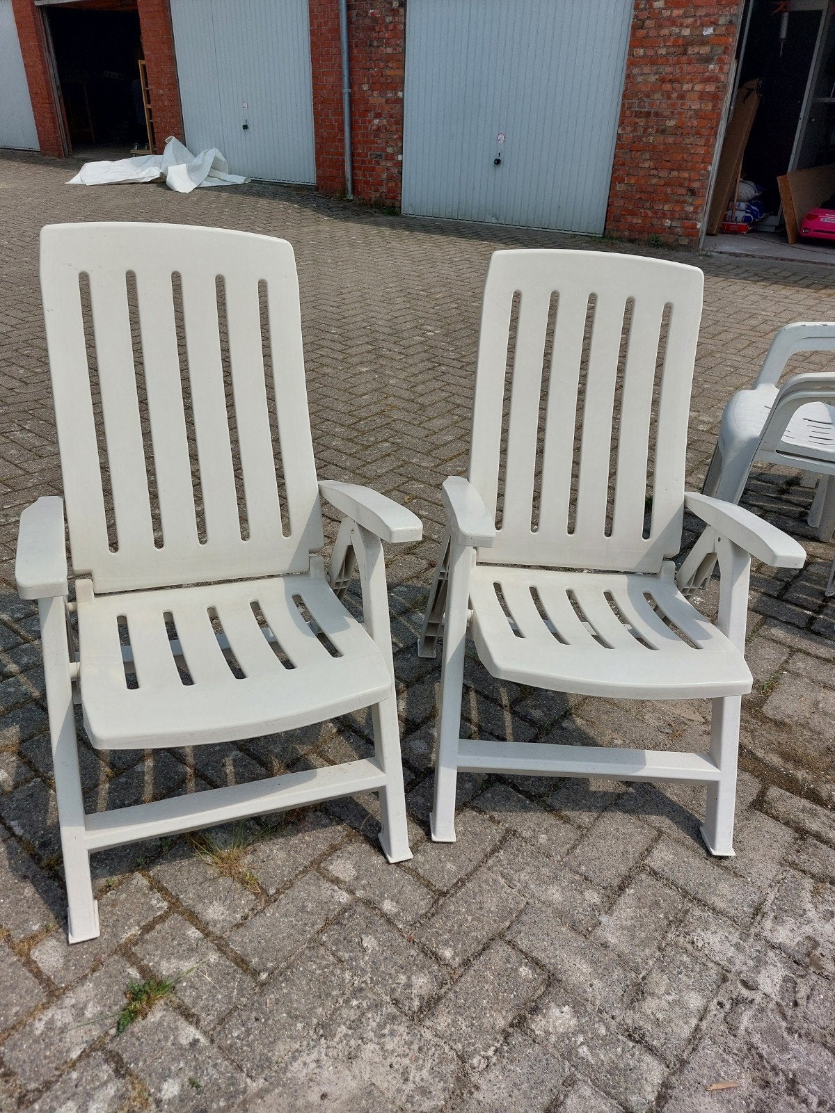 Witte stevige tuinstoelen, Enlèvement