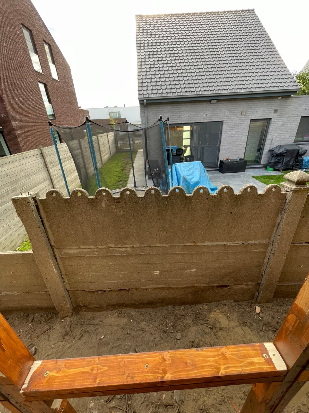 Gezocht: betonnen sierplaat voor schutting, Enlèvement, Comme neuf