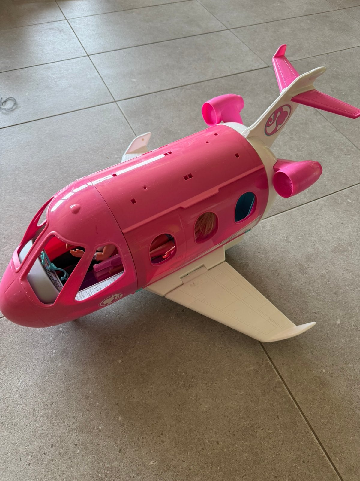 Barbie vliegtuig en drie poppen., Kinderen en Baby's, Ophalen, Gebruikt
