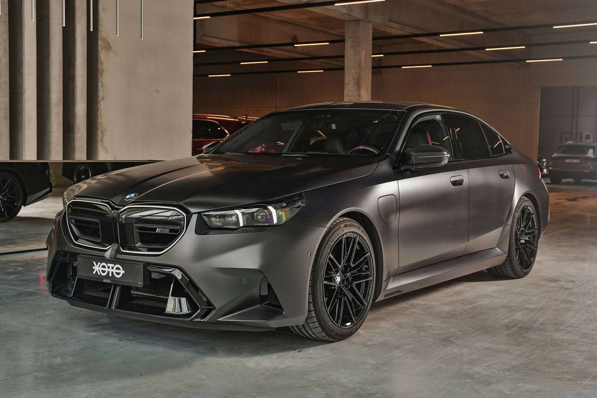 BMW M5 PHEV 4.4 AS * CARBON PACKAGE / B&W / DRIVERS PACKAGE, Autos, Cuir, 4395 cm³, 4 portes, Entreprise