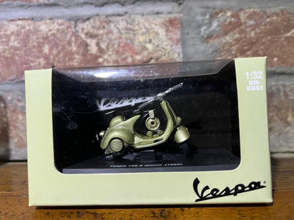 Vespa 125 6 Gioni (1952) 1:32, Ophalen of Verzenden, Zo goed als nieuw