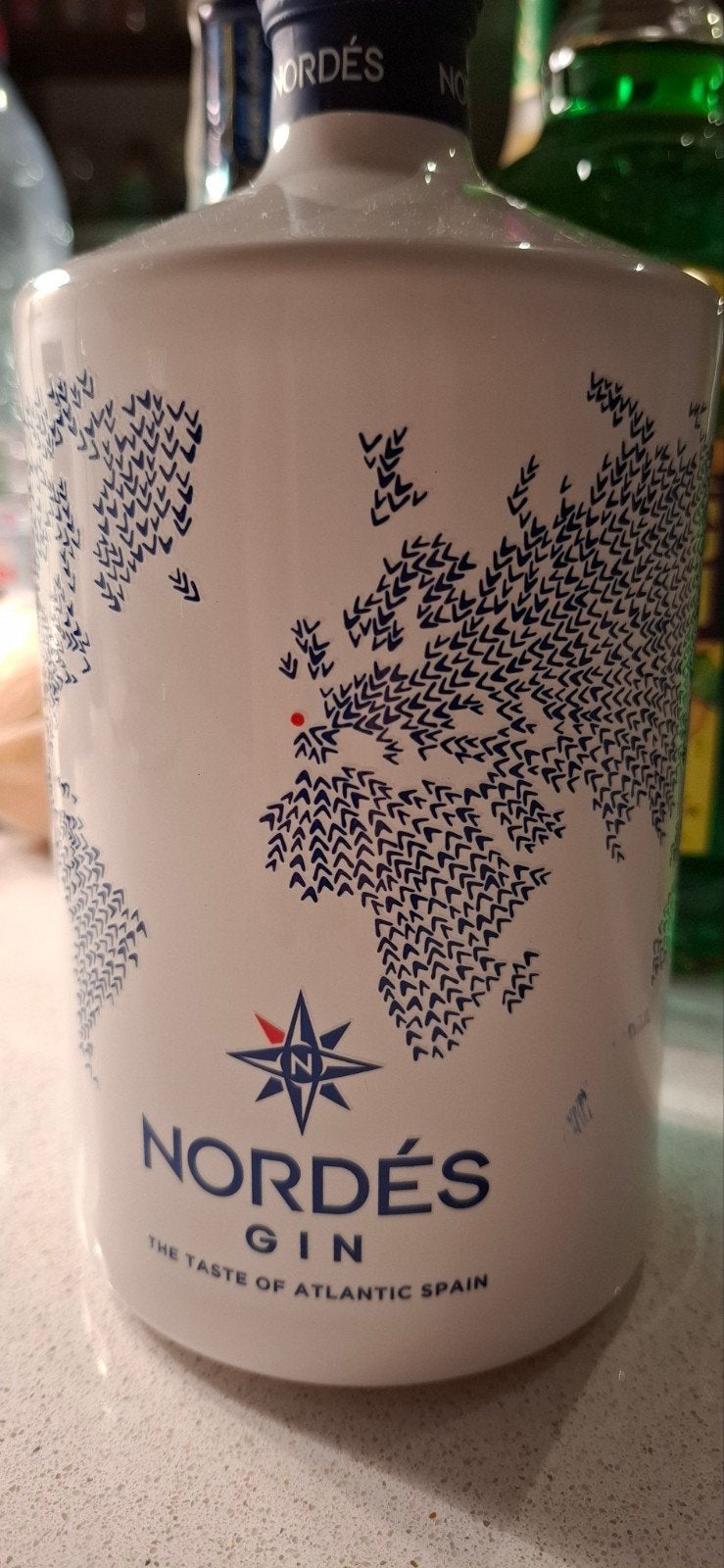 Ongeopende gin-flessen van 1 liter, Ophalen