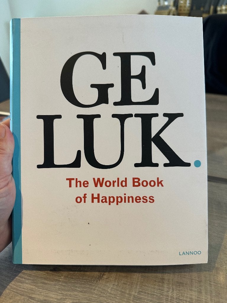 Geluk - the world book of happiness, Boeken, Ophalen, Zo goed als nieuw