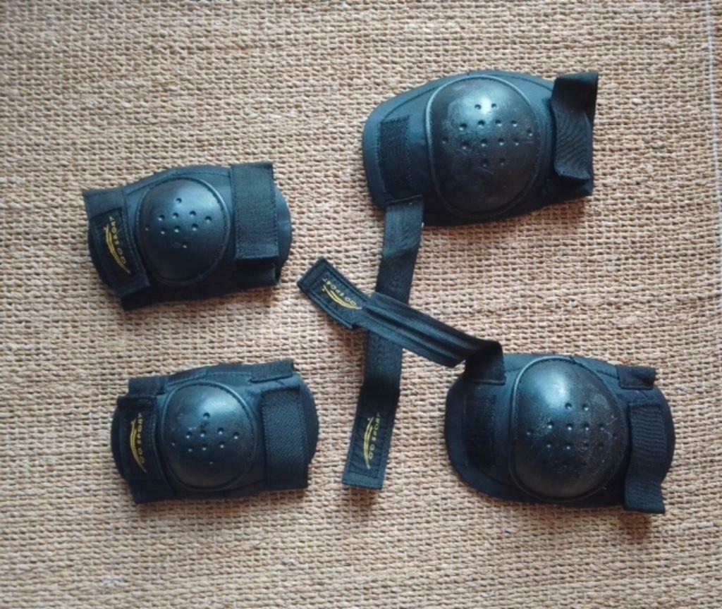 A vendre genouillères 2 paires et 2 tailles, Sports & Fitness, Enlèvement, Utilisé