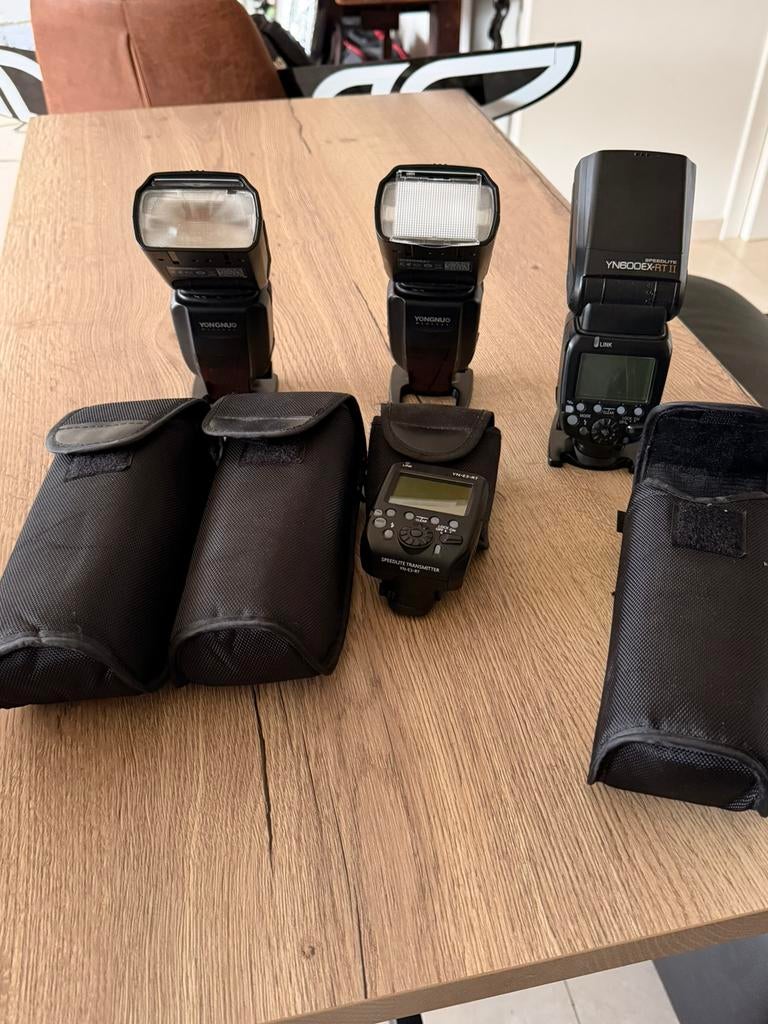 3 Yongnuo flitsers + trigger voor Cannon, Enlèvement, Comme neuf, Inclinable