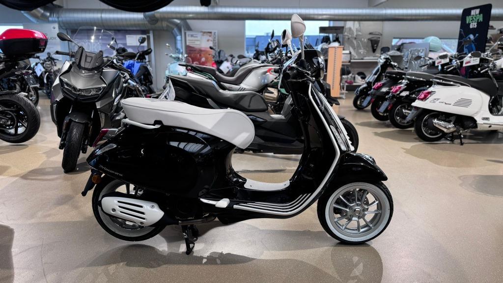 Vespa Primavera 125 Special Black/White - PROMO - NIEUW, Motoren, Scooter, Bedrijf, 125 cc, 11 kW of minder