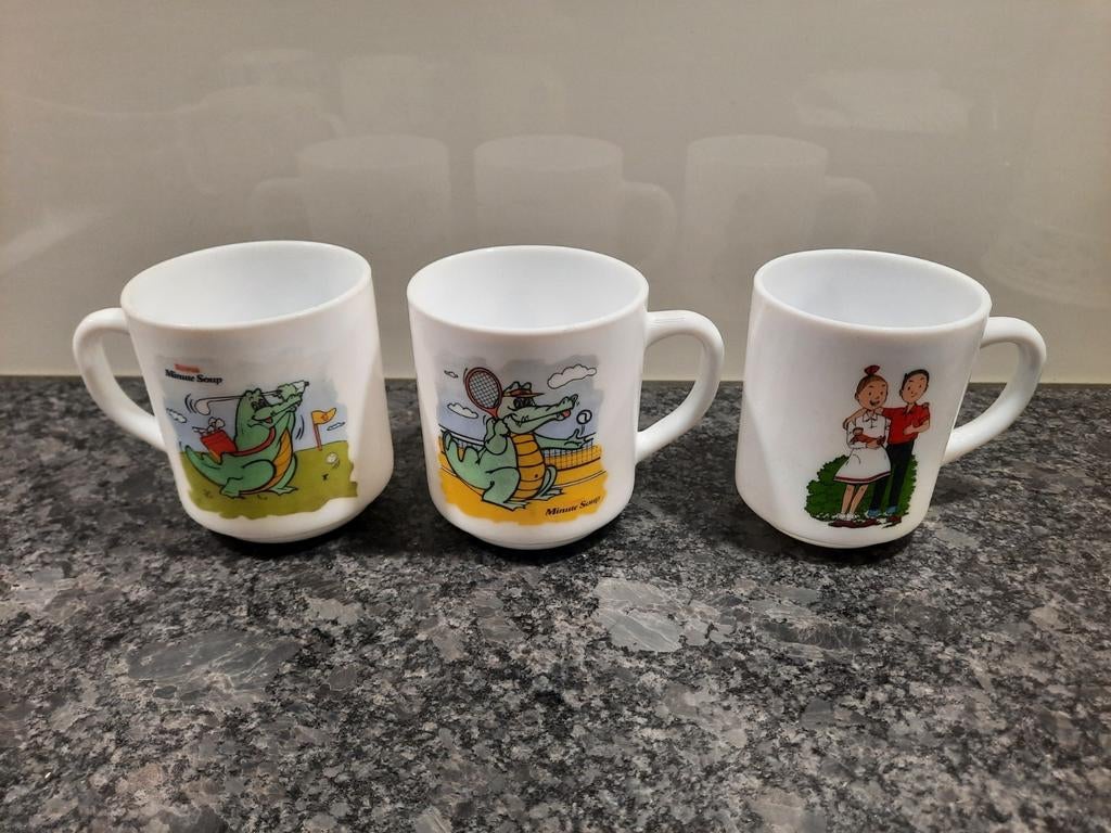 3 mugs en Arcopal, Enlèvement ou Envoi, Comme neuf