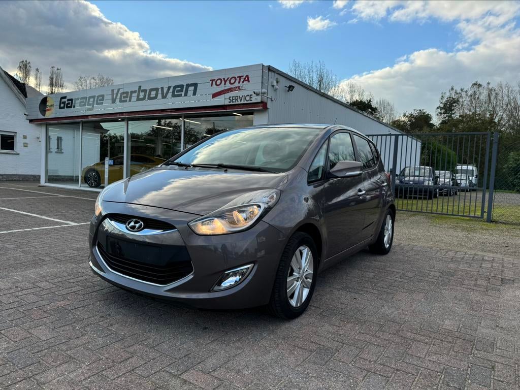HYUNDAI IX20 1.4 MOVE GEKEURD VOOR VERKOOP, Auto's, Hyundai, Voorwielaandrijving, Euro 5, Zwart, Bruin