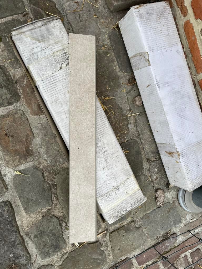 Stenen plinten, Ophalen, Plinten