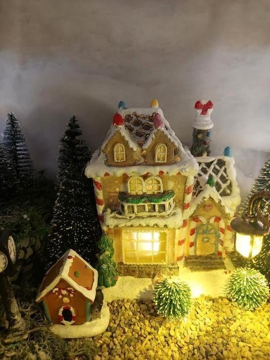 Kerstdorp huisje met snoepjes