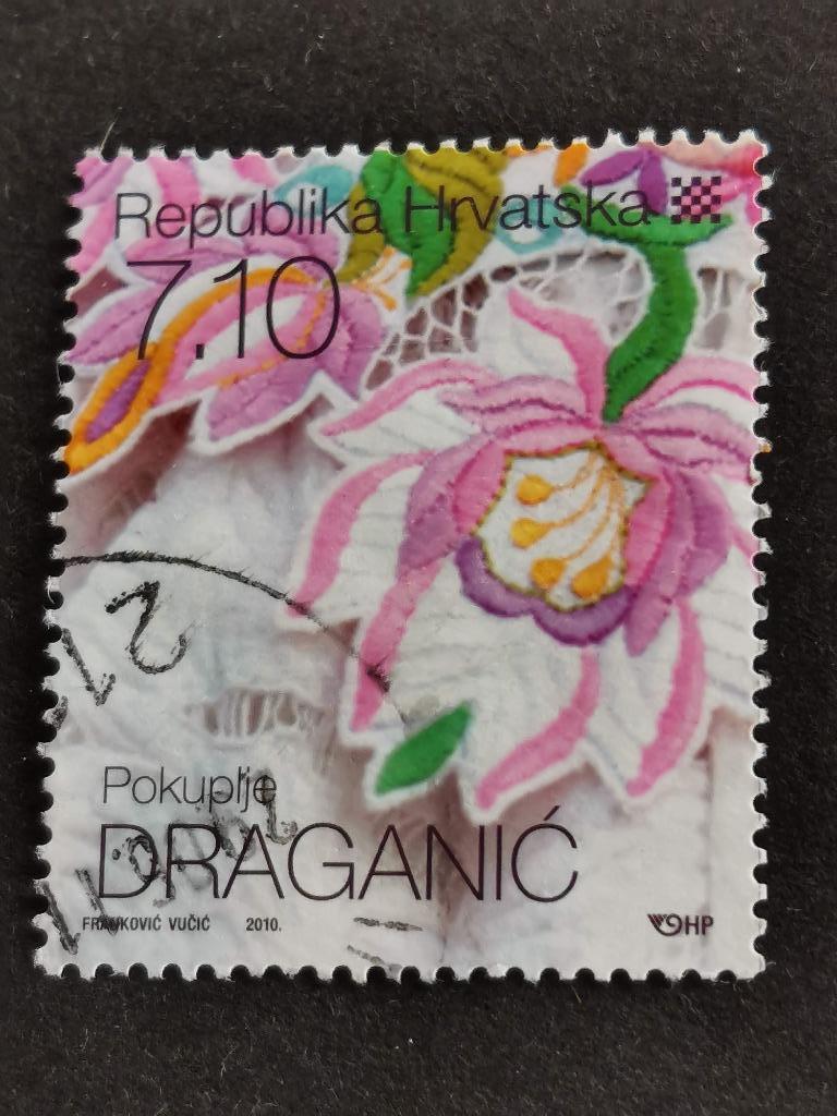 Kroatie 2010 - bloemen - traditionele broderie, Ophalen of Verzenden, Joegoslavië, Gestempeld