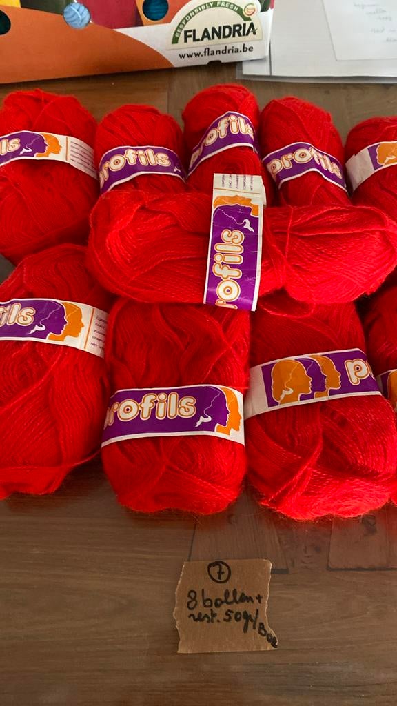 Breiwol haakwol zeer mooie rode kleur redelijk dunne draad, Hobby en Vrije tijd, Ophalen, Nieuw