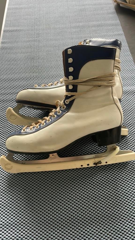 Schaatsen dames wit blauw leder, Sport en Fitness, Schaatsen, Gebruikt, Kunstschaatsen, Ophalen, Overige merken
