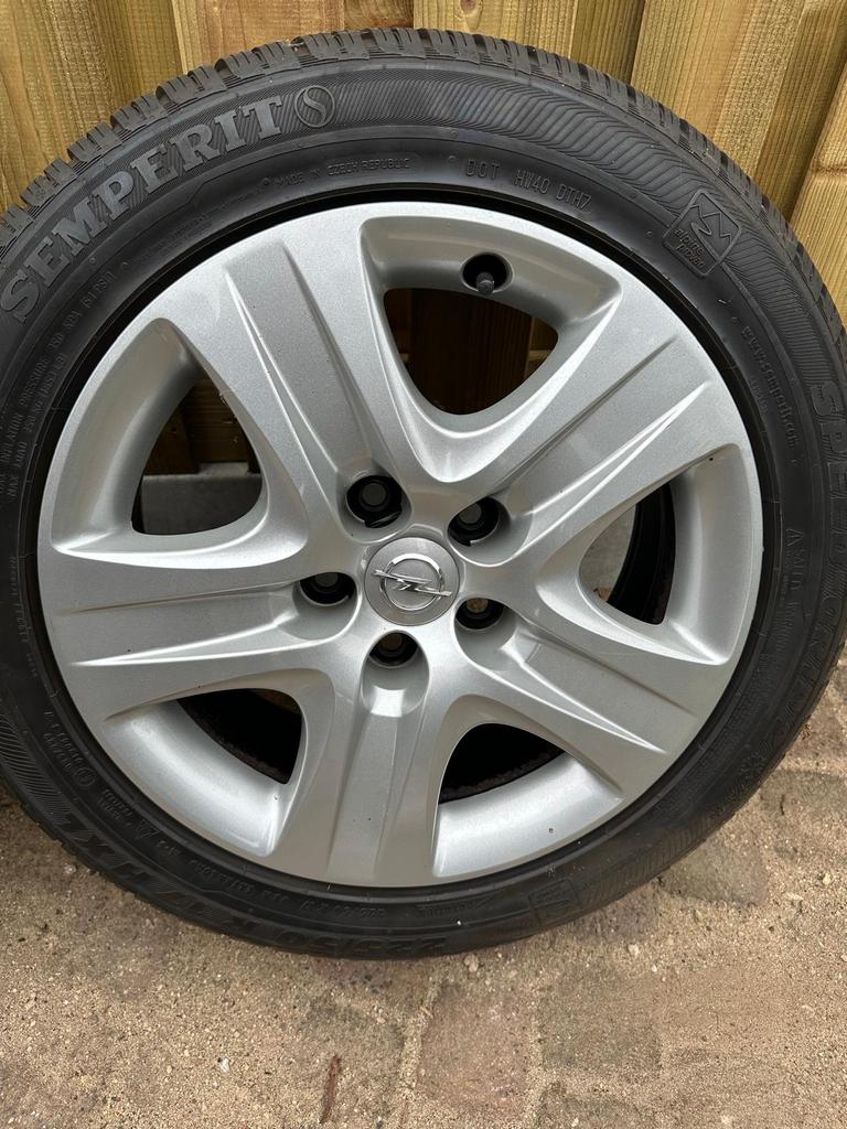 Winterbanden en aluminium velgen van opel insignia, Neuf, Pneus et Jantes, Pneus hiver, Véhicule de tourisme