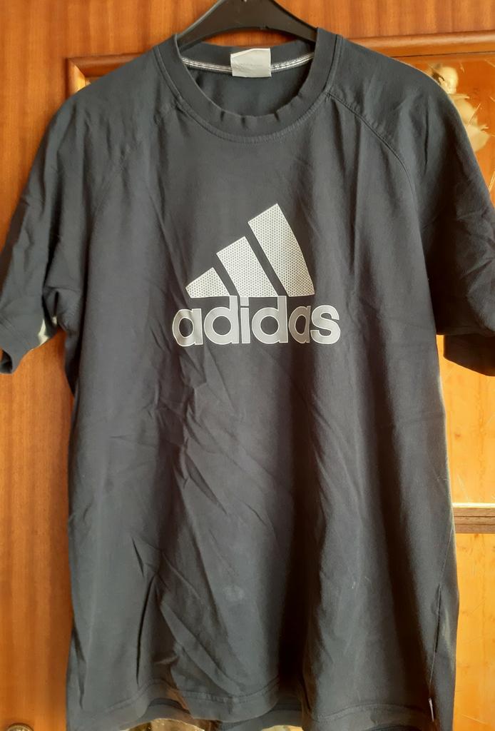 T-shirts ADIDAS taille M, shorts taille L et casquettes, Enlèvement, Comme neuf, Taille 48/50 (M)