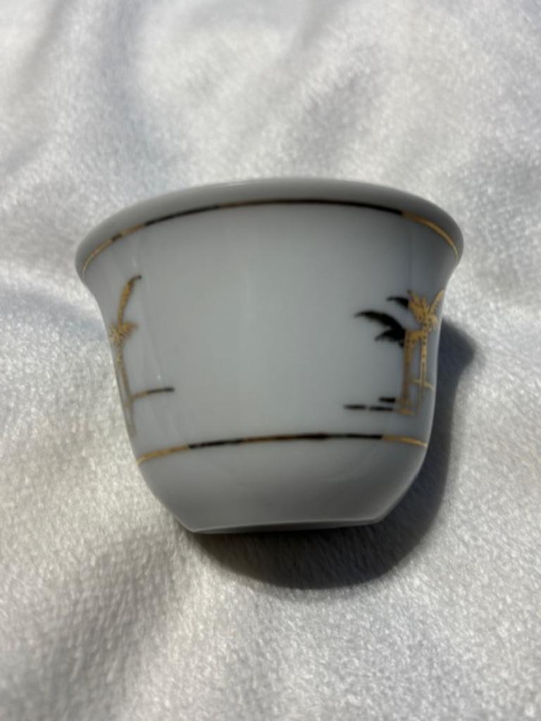 Petit pot avec palmier doré, Enlèvement
