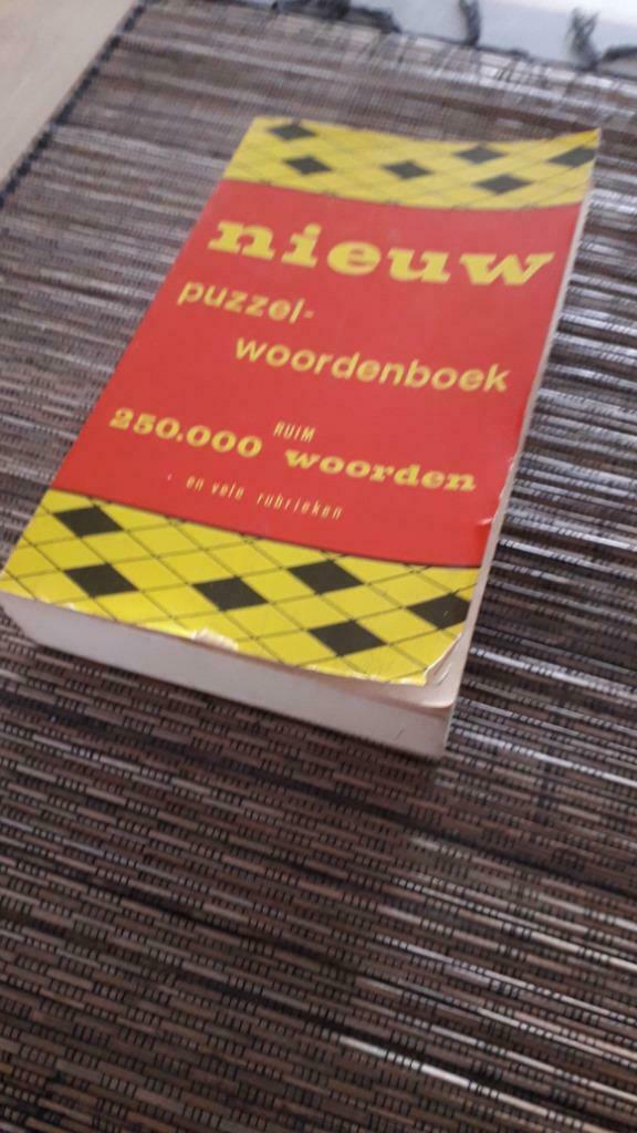 Nieuw puzzelwoordenboek, Boeken, Ophalen of Verzenden, Zo goed als nieuw