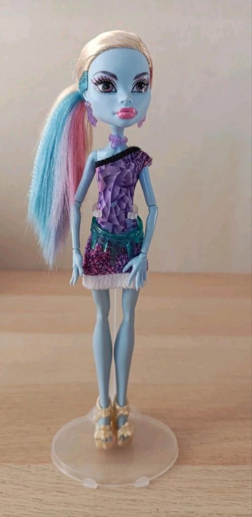 Écharpes à bombes Monster High Abbey, Enlèvement, Poupée