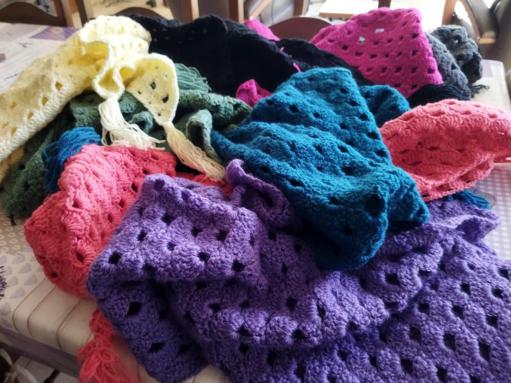 Différents châles homemade réalisés au crochet, Enlèvement ou Envoi, Neuf, Crochet