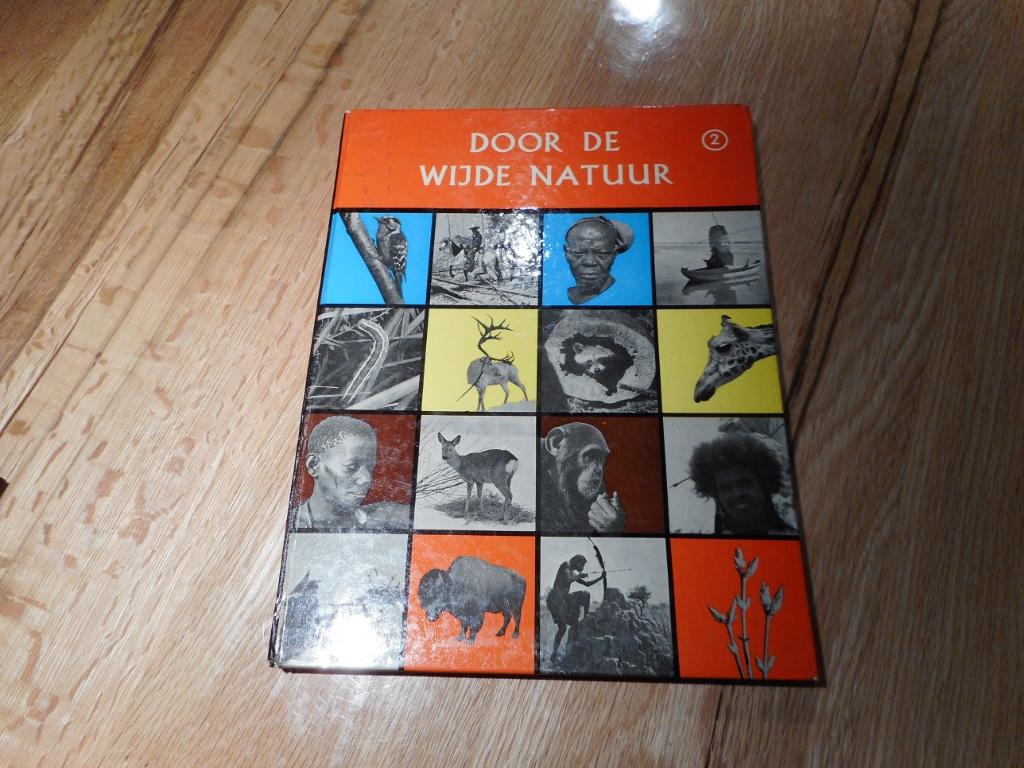 boek - Door de wijde natuur deel 2, Boeken, Natuur, Ophalen of Verzenden, Zo goed als nieuw