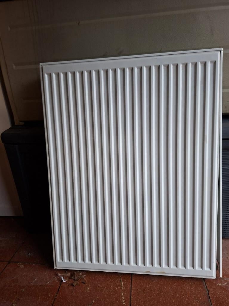 Radiateur type 22 - 907011 cm + système de suspension, Enlèvement ou Envoi, Comme neuf, 80 cm ou plus, Radiateur
