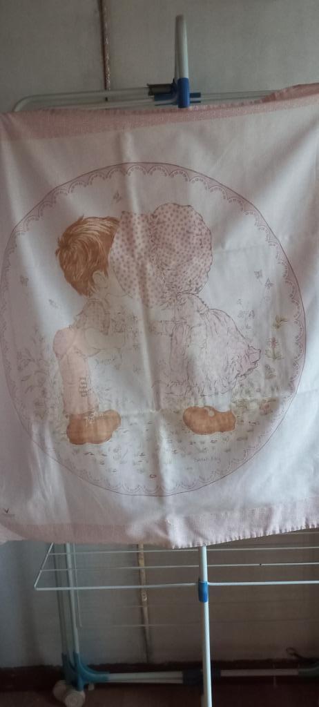 drap une personne Holly Hobbie, sa taie d'oreiller et ..., Maison & Meubles, Enlèvement ou Envoi, Utilisé, Une personne, Autres types