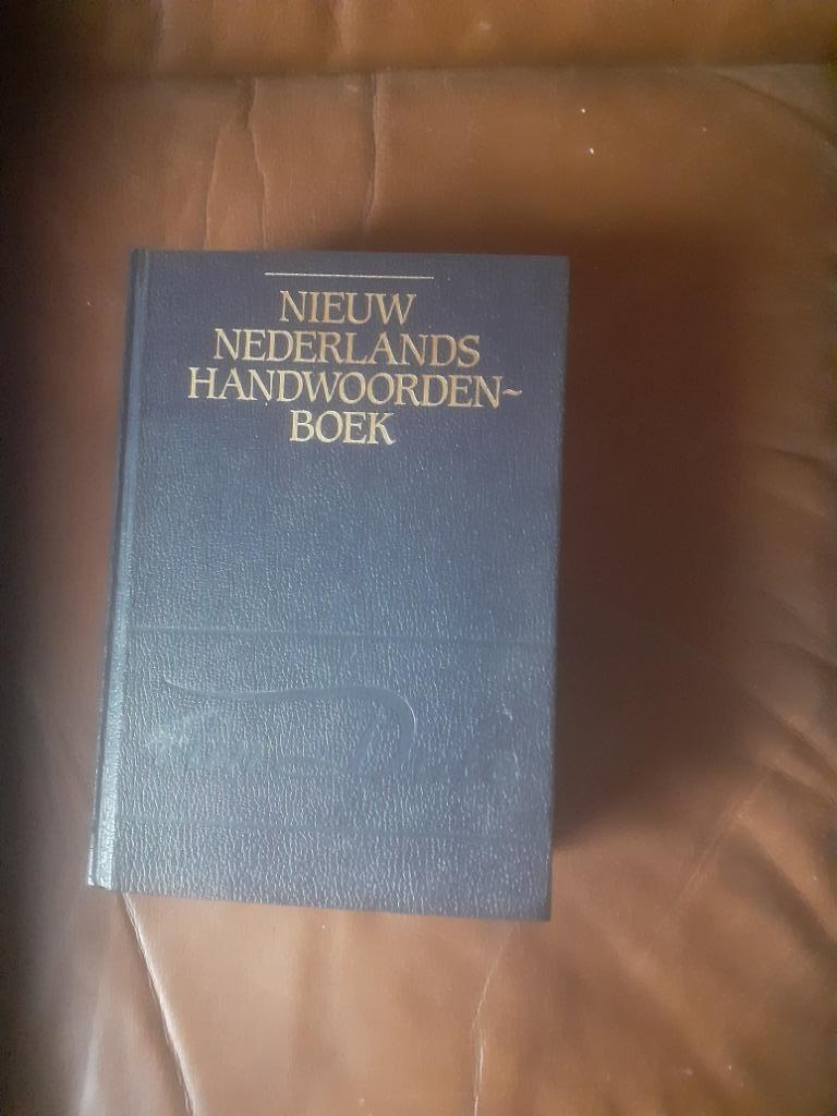 Nieuw Nederlands handwoordenboek (Van Dale), Ophalen of Verzenden, Van Dale, Nederlands