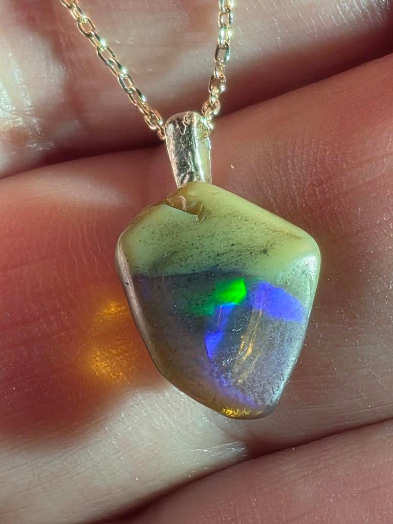 Pendentif en opale noire brute d'Éthiopie, Neuf, Enlèvement ou Envoi, Avec pierre précieuse, Violet