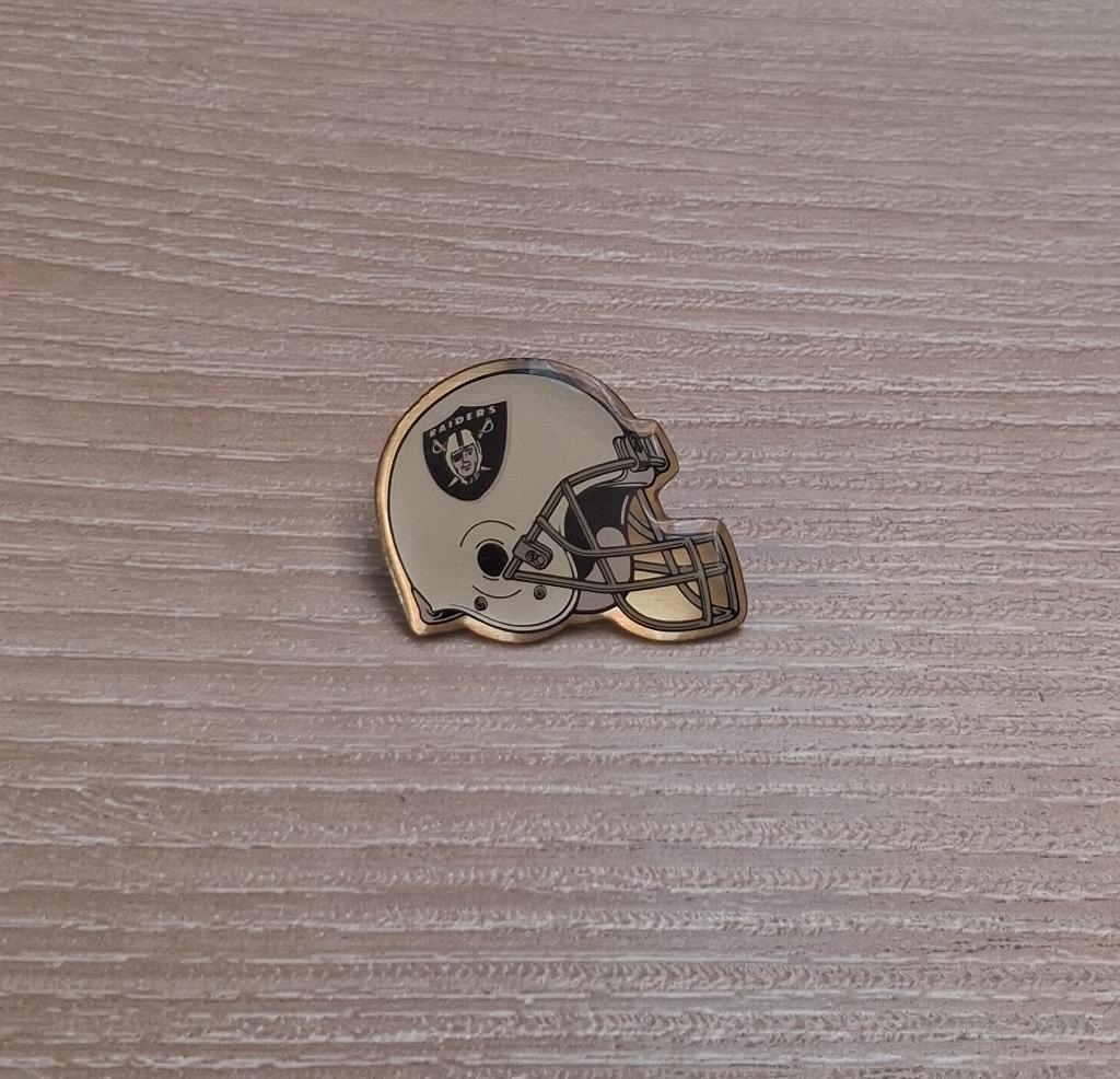 PIN - RAIDERS - NFL - RUGBY - AMERICAN FOOTBALL, Verzenden, Gebruikt, Sport, Speldje of Pin
