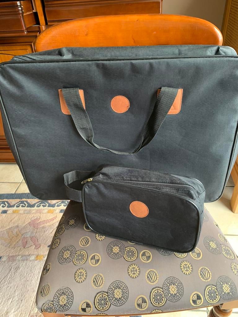 Valiesje met toilettas, Ophalen of Verzenden, Zo goed als nieuw, Zwart