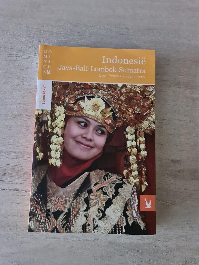 Dominicus reisgids - Indonesië (Java, Bali, Lombok, Sumatra), Ophalen of Verzenden, Zo goed als nieuw, Reisgids of -boek, Overige merken