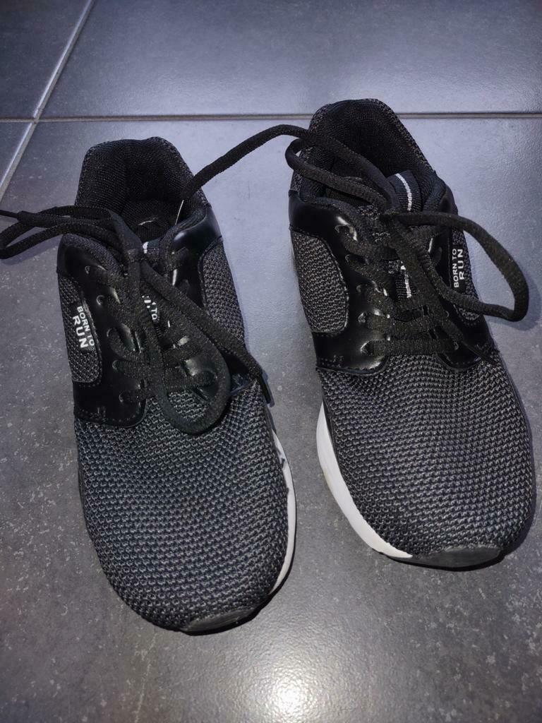 zwarte sportschoenen - maat 35, Ophalen, Zo goed als nieuw, Jongen of Meisje, Sportschoenen