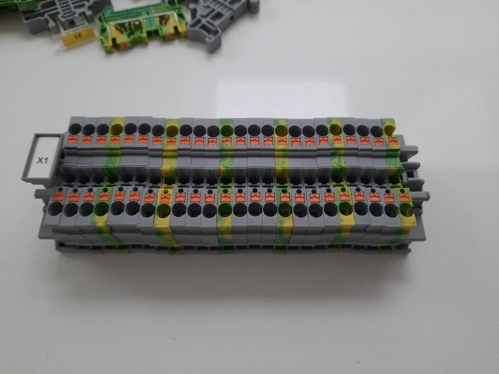 Rail klemmen phoenix contact 4mm, Doe-het-zelf en Bouw, Elektriciteit en Kabels, Ophalen of Verzenden, Nieuw