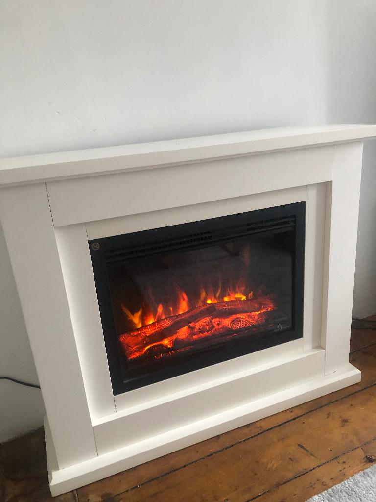 Living Flame: Elektrische haard met schouw, Ophalen, Zo goed als nieuw