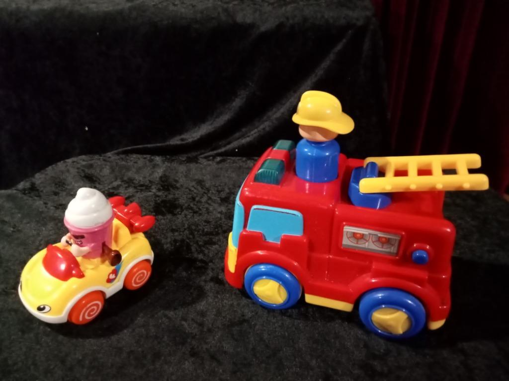 2 speelgoed auto"s voor de peuter, Enfants & Bébés, Jouets | Jouets de bébé, Utilisé, Voiture, Sonore, À roulettes, Enlèvement ou Envoi