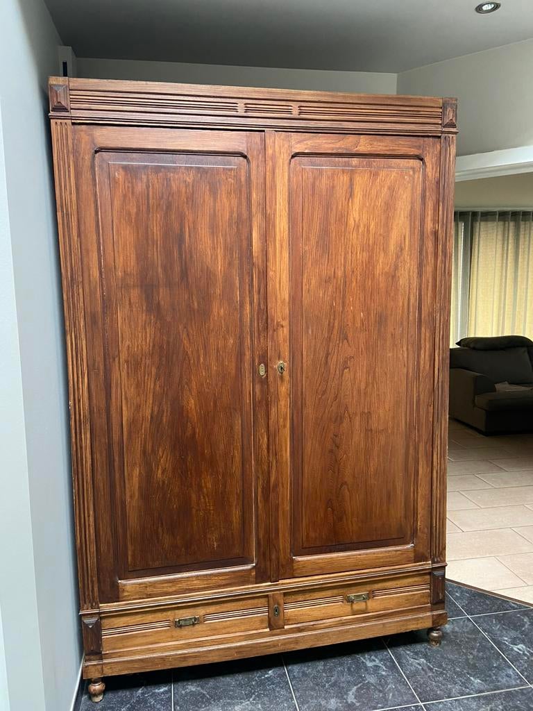 Antieke kleerkast, Ophalen