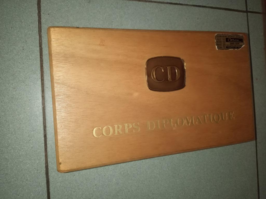 Ancienne boîte à cigares corps diplomatique, Verzamelen, Ophalen of Verzenden