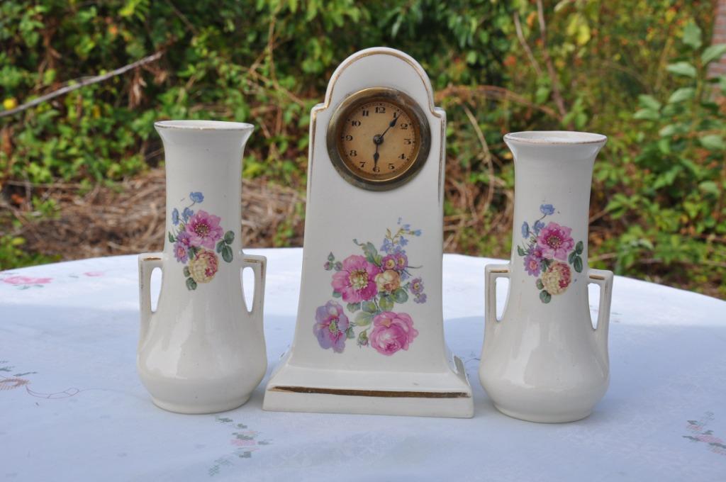 §  horloge avec ses deux vases garniture de cheminée, Enlèvement ou Envoi