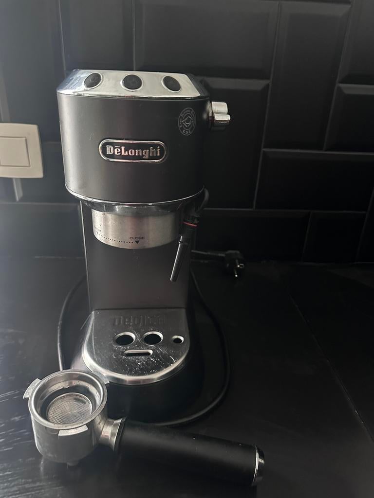Delonghi koffiezetapparaat, Koffiemachine, Gemalen koffie, Zo goed als nieuw, 1 kopje