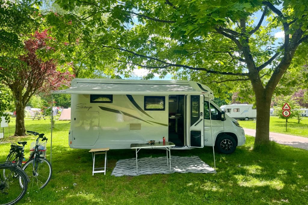 MC Louis Sovereign 439G met hefbed, Caravans en Kamperen, Ringverwarming, Fiat, Luifel, Particulier