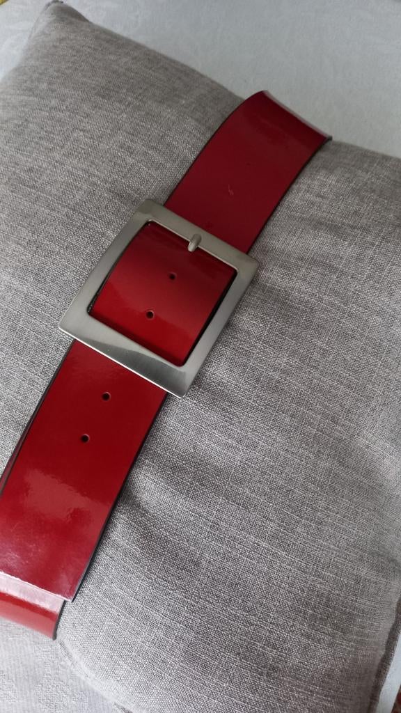 Ceinture en cuir rouge pour femme. taille 100 cm. 6 de large, Enlèvement ou Envoi, Comme neuf