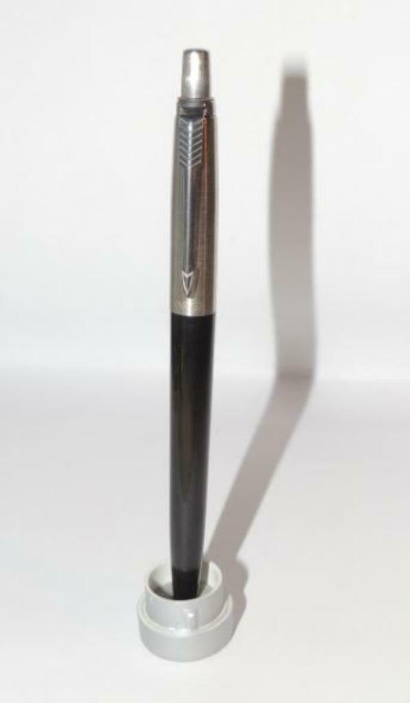PARKER Zwarte balpen met zilveren details, Verzamelen, Pennenverzamelingen, Ophalen of Verzenden, Nieuw, Balpen, Parker
