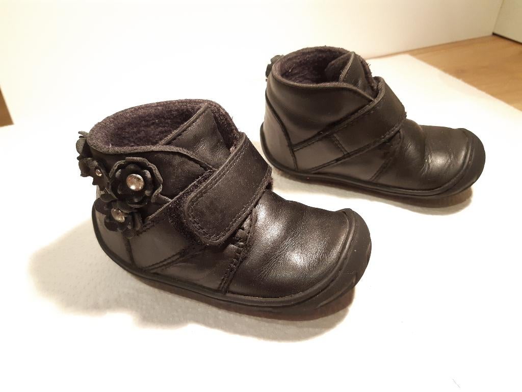 Bottillon cuir fille UGG (T 22.5), UGG, Enlèvement, Utilisé, Chaussures